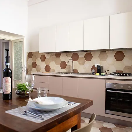 Gli Ippocastani - Free Parking - Old Town - Elegant & Spacious Apartment L'Aquila