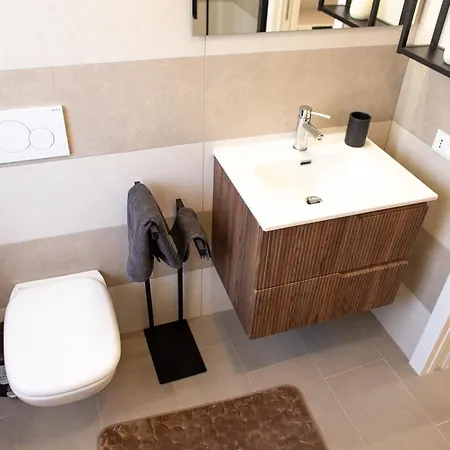 Gli Ippocastani - Free Parking - Old Town - Elegant & Spacious L'Aquila