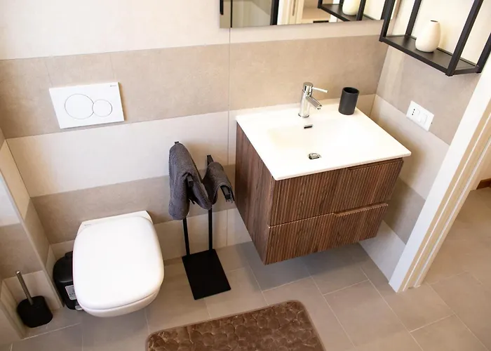 Gli Ippocastani - Free Parking - Old Town - Elegant & Spacious LʼAquila